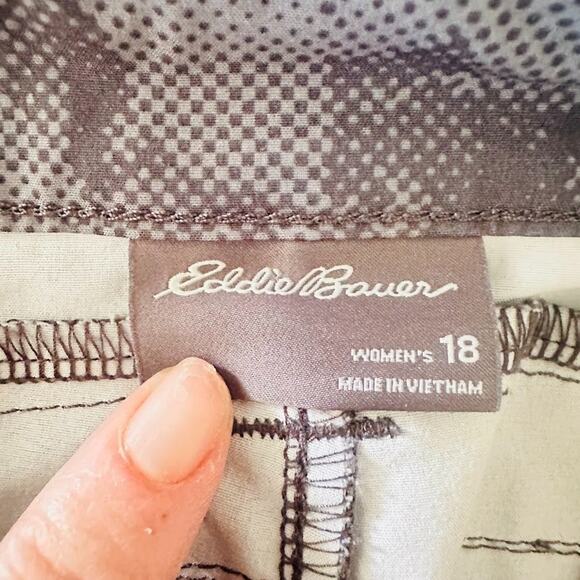 Eddie Bauer Pants Womens 18 Gray Digital Camo Ruched Cropped Outdoor Casual - Picture 4 of 7